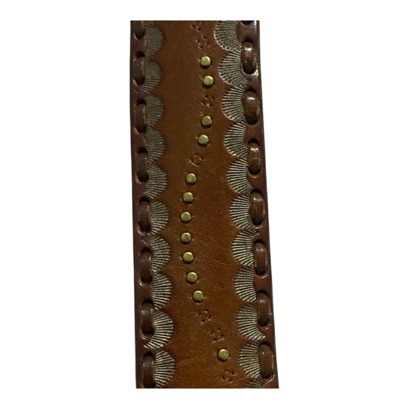 Leather embossed & riveted belt. Unisex. - Picture 10 of 16